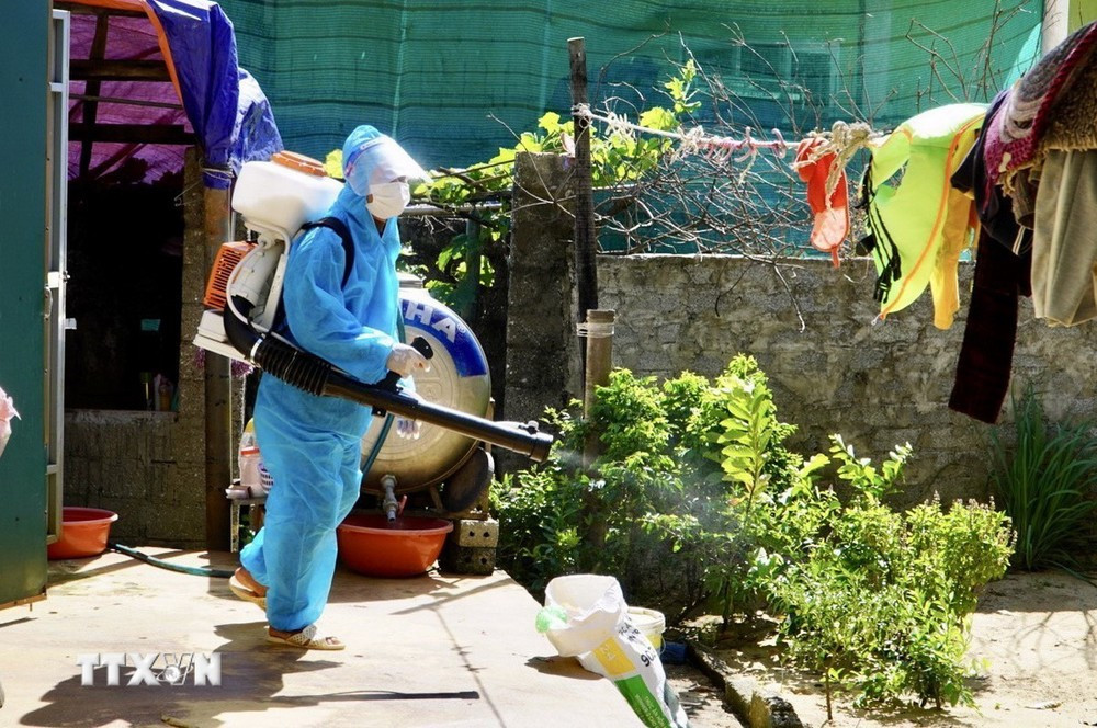 Phun hóa chất diệt muỗi, phòng, chống sốt xuất huyết